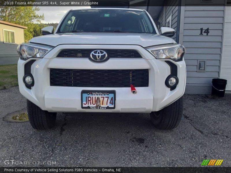 Super White / Graphite 2018 Toyota 4Runner SR5 4x4