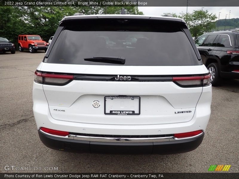 Bright White / Global Black/Wicker Beige 2022 Jeep Grand Cherokee Limited 4x4