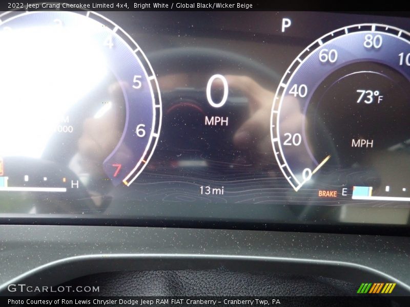 Bright White / Global Black/Wicker Beige 2022 Jeep Grand Cherokee Limited 4x4