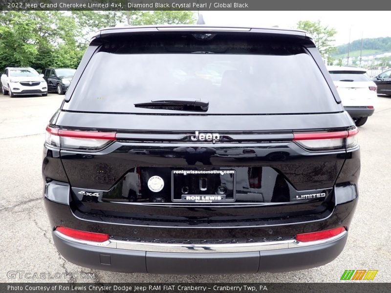 Diamond Black Crystal Pearl / Global Black 2022 Jeep Grand Cherokee Limited 4x4