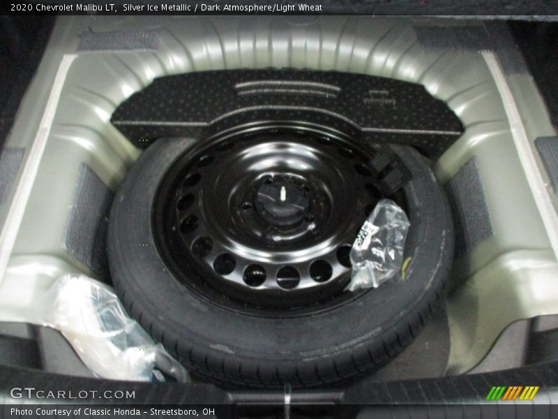 Silver Ice Metallic / Dark Atmosphere/Light Wheat 2020 Chevrolet Malibu LT