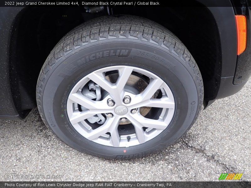 Diamond Black Crystal Pearl / Global Black 2022 Jeep Grand Cherokee Limited 4x4