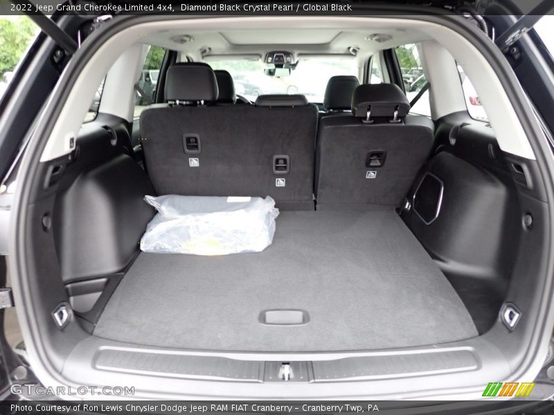 Diamond Black Crystal Pearl / Global Black 2022 Jeep Grand Cherokee Limited 4x4