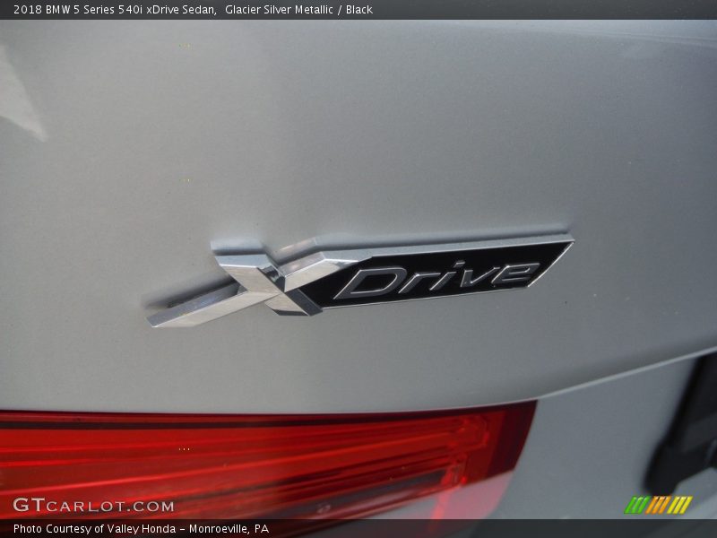 Glacier Silver Metallic / Black 2018 BMW 5 Series 540i xDrive Sedan