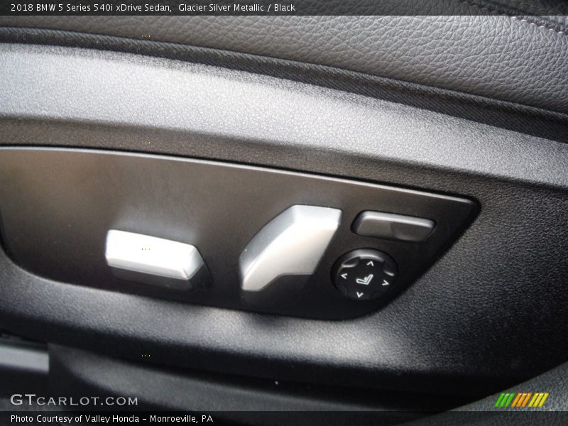Glacier Silver Metallic / Black 2018 BMW 5 Series 540i xDrive Sedan