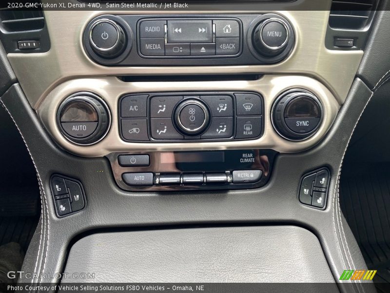 Controls of 2020 Yukon XL Denali 4WD