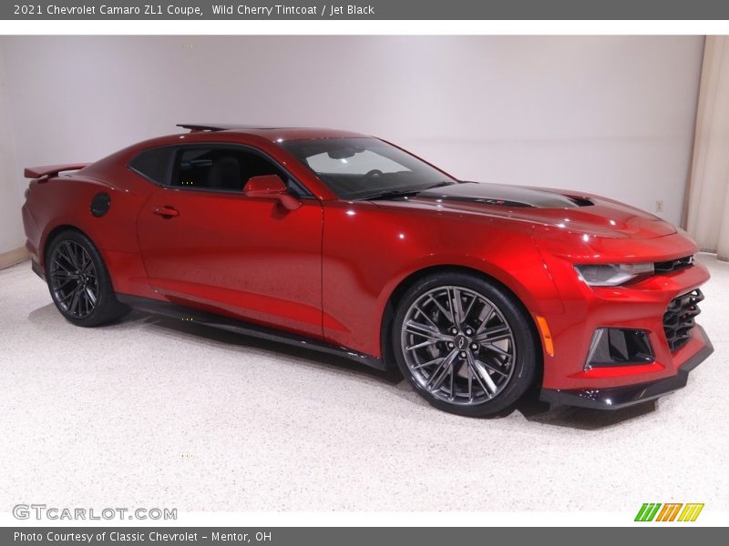 Front 3/4 View of 2021 Camaro ZL1 Coupe