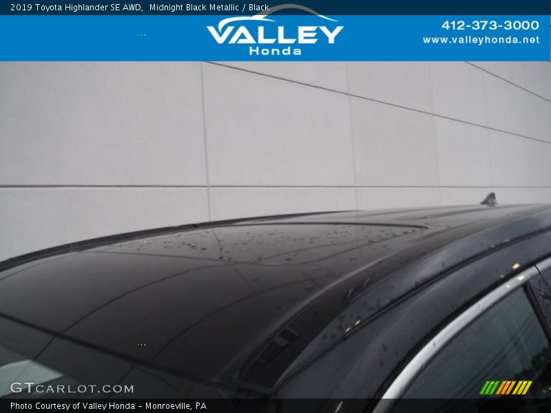 Midnight Black Metallic / Black 2019 Toyota Highlander SE AWD