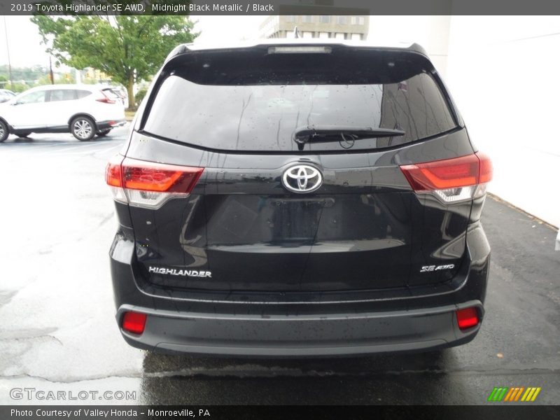 Midnight Black Metallic / Black 2019 Toyota Highlander SE AWD