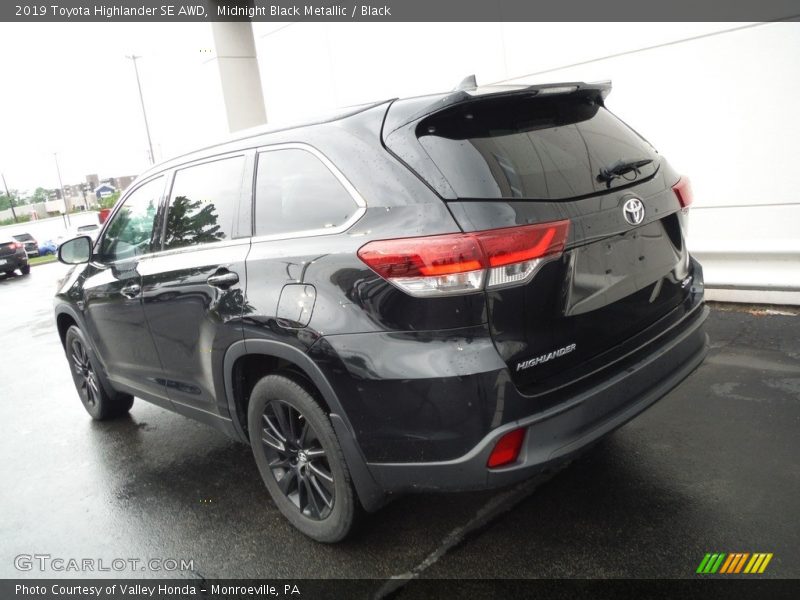 Midnight Black Metallic / Black 2019 Toyota Highlander SE AWD