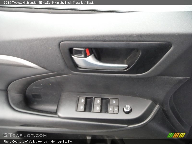 Midnight Black Metallic / Black 2019 Toyota Highlander SE AWD