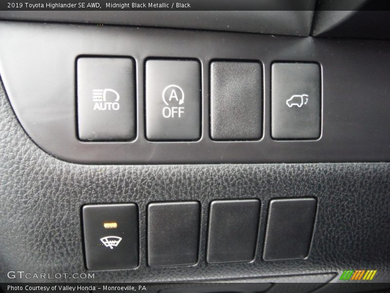 Midnight Black Metallic / Black 2019 Toyota Highlander SE AWD