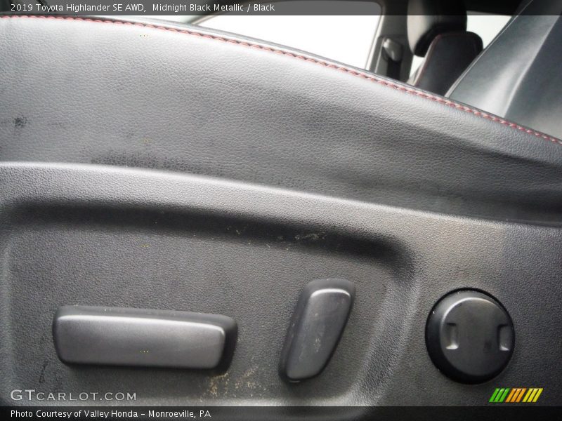 Midnight Black Metallic / Black 2019 Toyota Highlander SE AWD