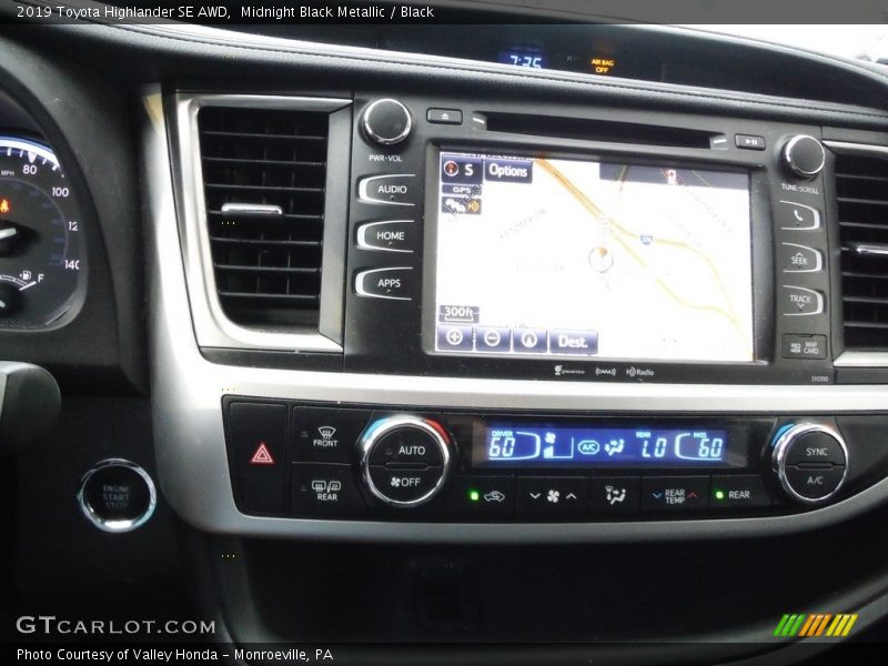 Midnight Black Metallic / Black 2019 Toyota Highlander SE AWD