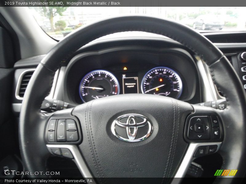 Midnight Black Metallic / Black 2019 Toyota Highlander SE AWD