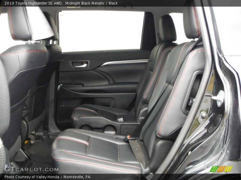 Midnight Black Metallic / Black 2019 Toyota Highlander SE AWD