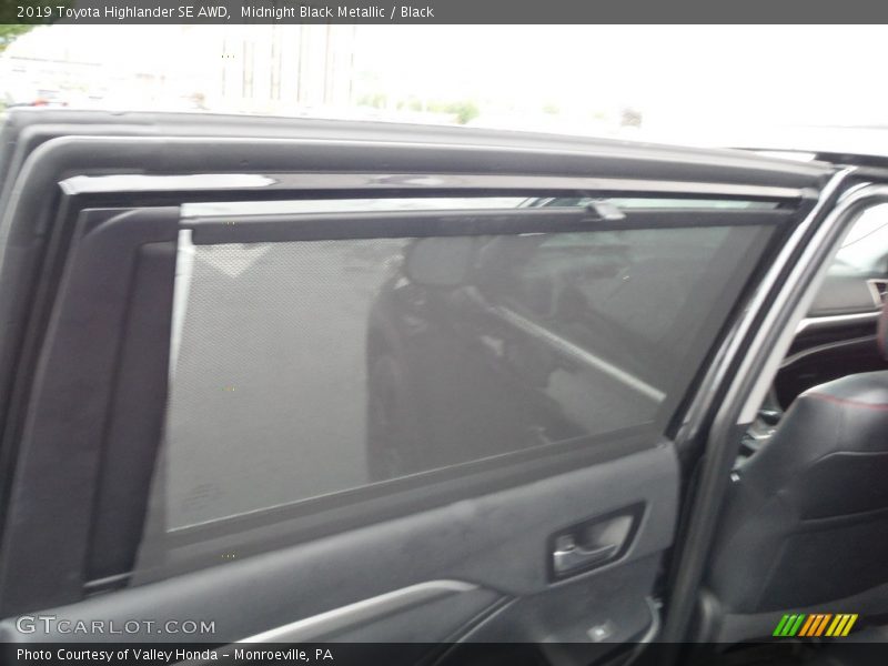 Midnight Black Metallic / Black 2019 Toyota Highlander SE AWD