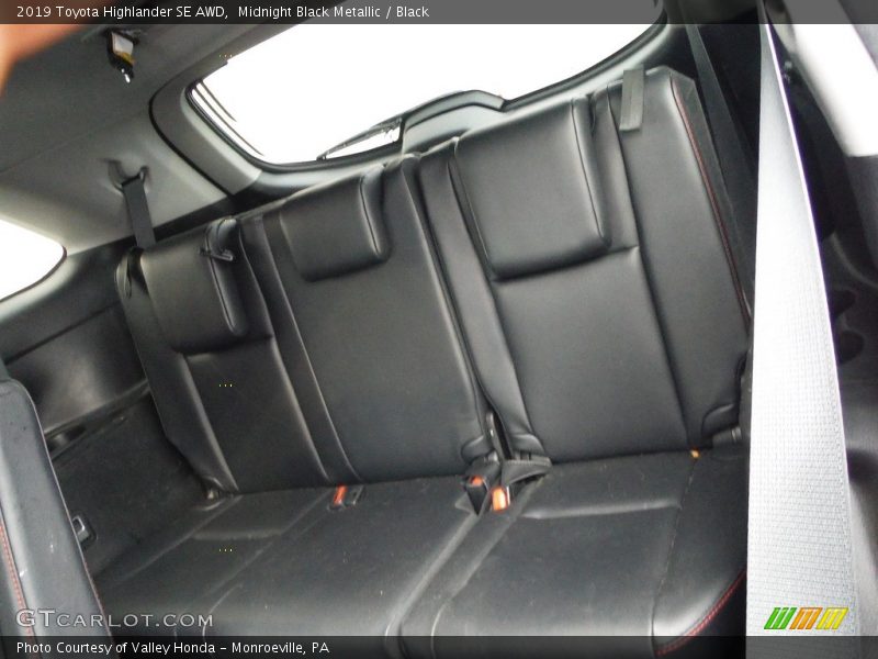 Midnight Black Metallic / Black 2019 Toyota Highlander SE AWD