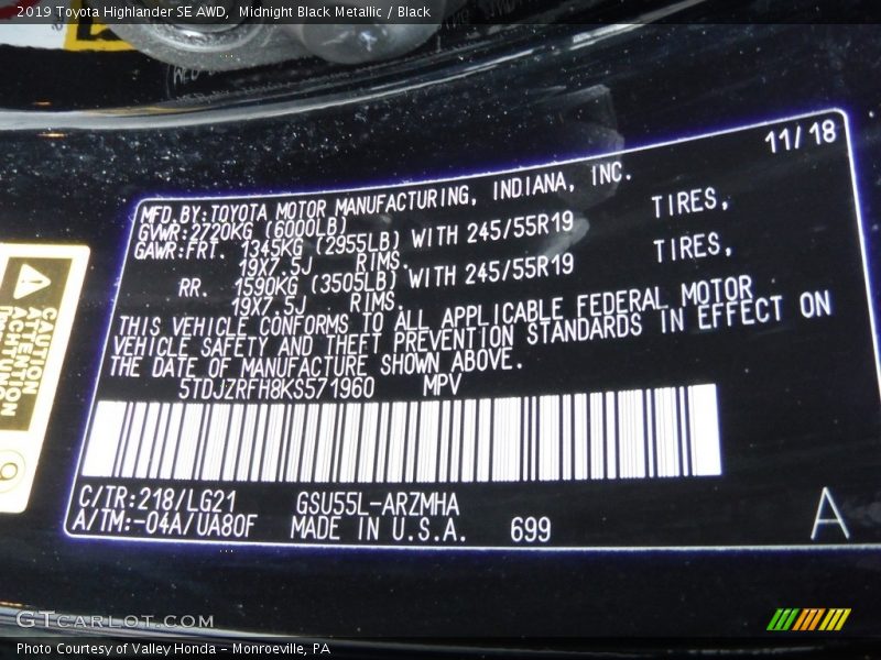 Midnight Black Metallic / Black 2019 Toyota Highlander SE AWD