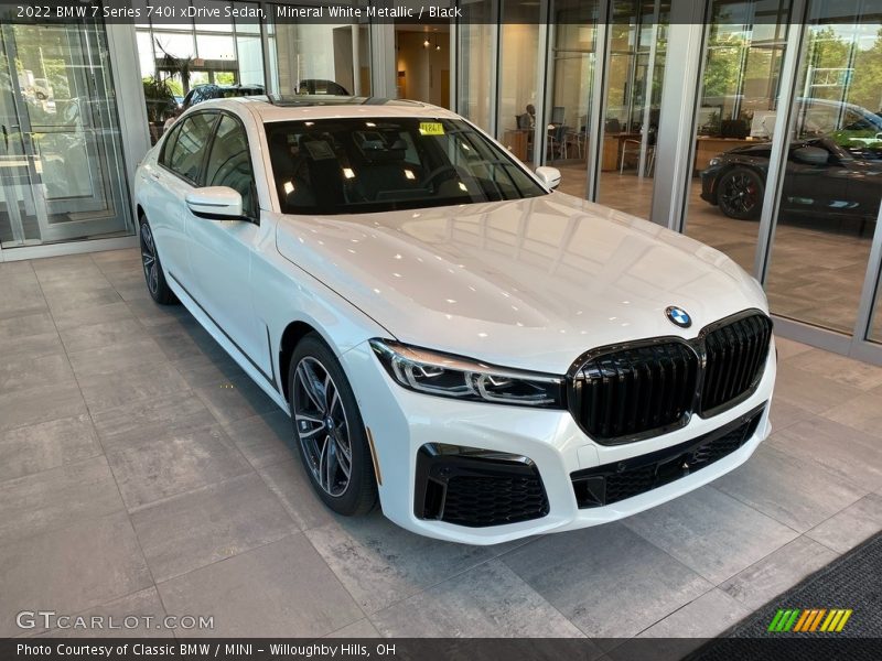 Mineral White Metallic / Black 2022 BMW 7 Series 740i xDrive Sedan