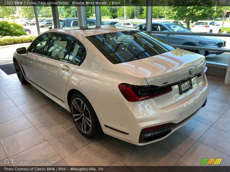 Mineral White Metallic / Black 2022 BMW 7 Series 740i xDrive Sedan