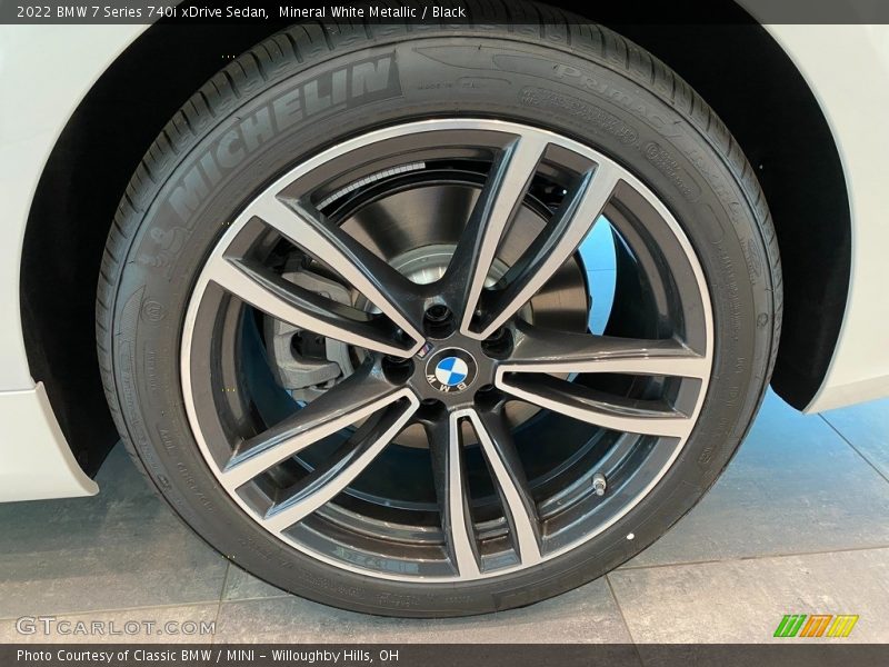 Mineral White Metallic / Black 2022 BMW 7 Series 740i xDrive Sedan