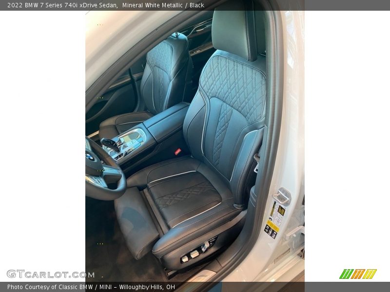 Mineral White Metallic / Black 2022 BMW 7 Series 740i xDrive Sedan