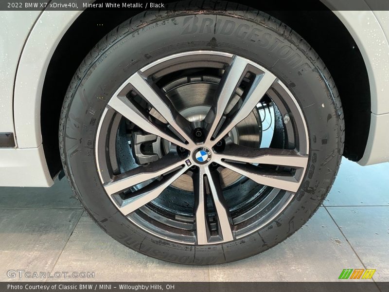 Mineral White Metallic / Black 2022 BMW X7 xDrive40i