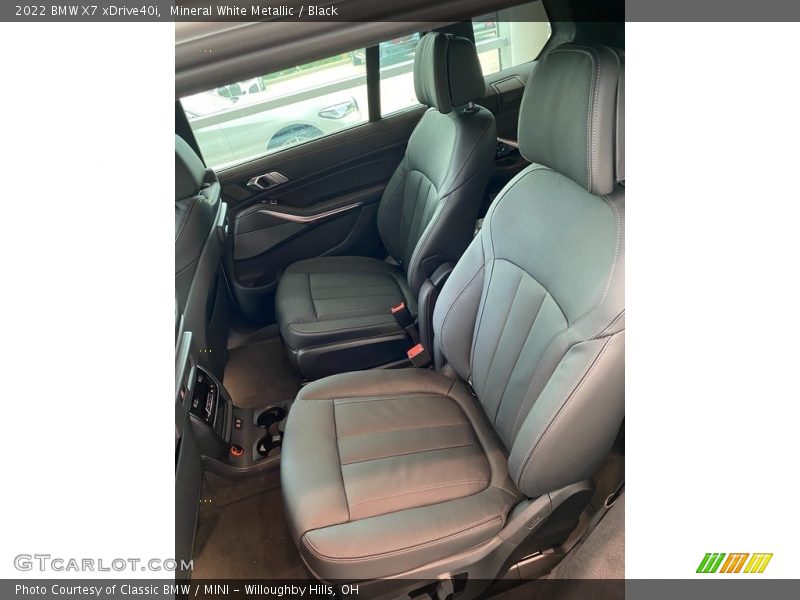 Mineral White Metallic / Black 2022 BMW X7 xDrive40i