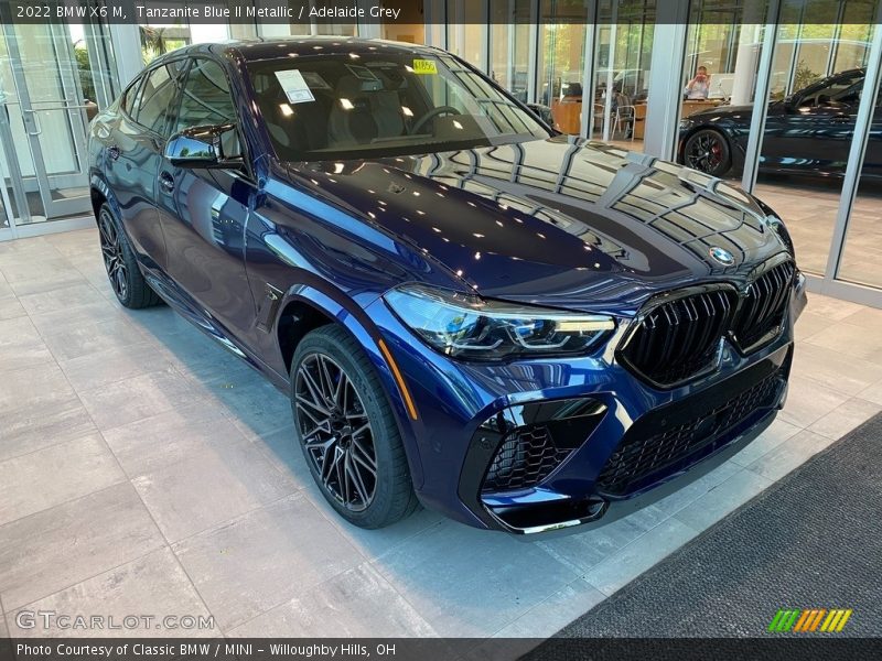 Front 3/4 View of 2022 X6 M 
