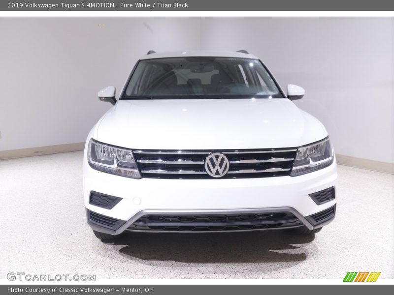 Pure White / Titan Black 2019 Volkswagen Tiguan S 4MOTION