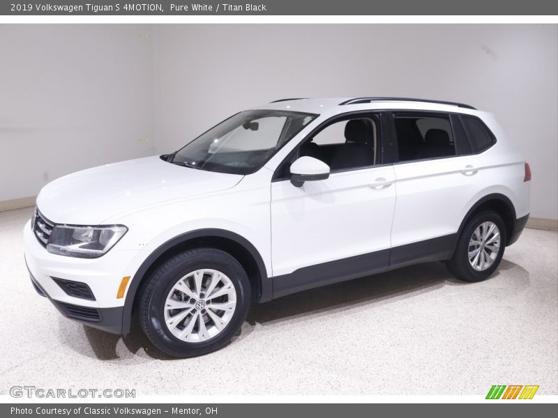 Pure White / Titan Black 2019 Volkswagen Tiguan S 4MOTION