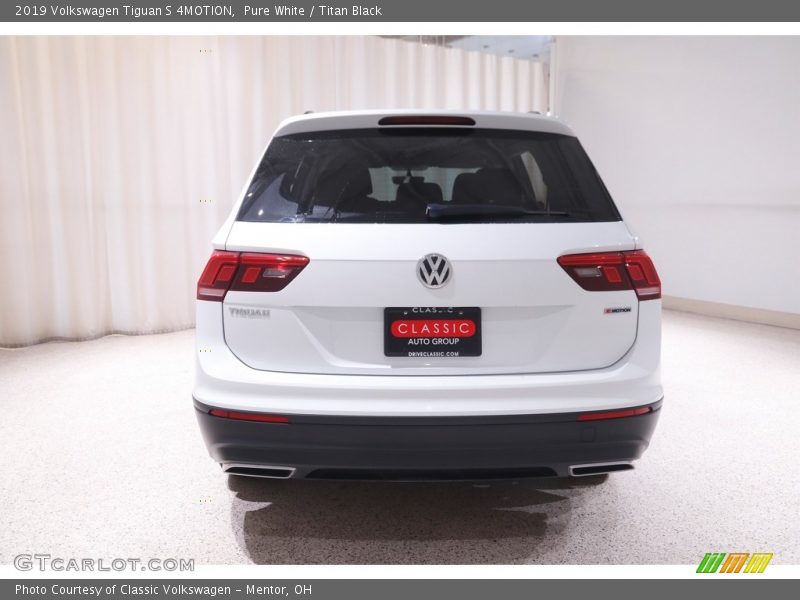 Pure White / Titan Black 2019 Volkswagen Tiguan S 4MOTION