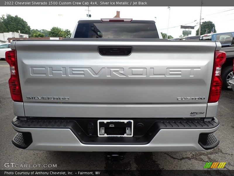 Silver Ice Metallic / Jet Black 2022 Chevrolet Silverado 1500 Custom Crew Cab 4x4