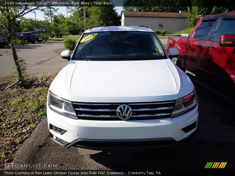 Pure White / Titan Black 2018 Volkswagen Tiguan S 4MOTION