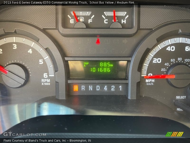 School Bus Yellow / Medium Flint 2019 Ford E Series Cutaway E350 Commercial Moving Truck