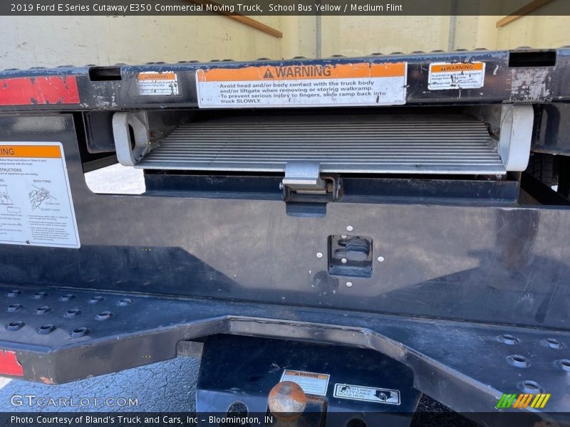 School Bus Yellow / Medium Flint 2019 Ford E Series Cutaway E350 Commercial Moving Truck