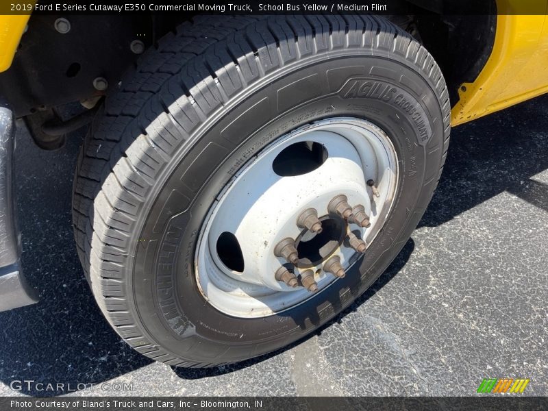 School Bus Yellow / Medium Flint 2019 Ford E Series Cutaway E350 Commercial Moving Truck