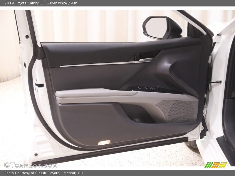Super White / Ash 2019 Toyota Camry LE
