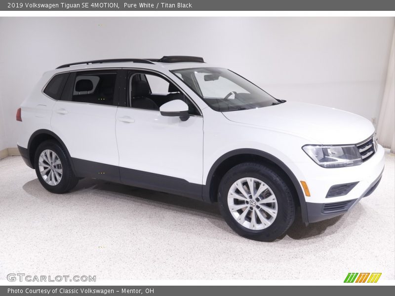 Pure White / Titan Black 2019 Volkswagen Tiguan SE 4MOTION