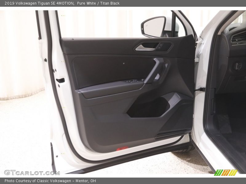 Pure White / Titan Black 2019 Volkswagen Tiguan SE 4MOTION
