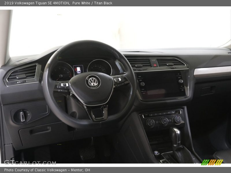 Pure White / Titan Black 2019 Volkswagen Tiguan SE 4MOTION