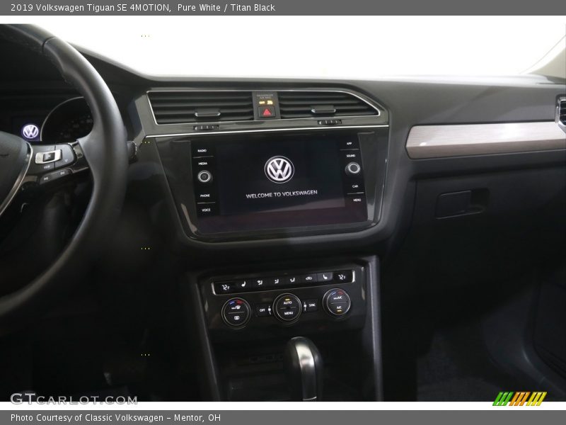 Pure White / Titan Black 2019 Volkswagen Tiguan SE 4MOTION