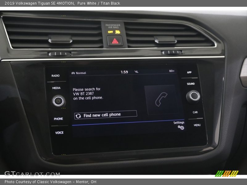 Pure White / Titan Black 2019 Volkswagen Tiguan SE 4MOTION