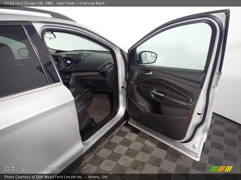 Ingot Silver / Charcoal Black 2018 Ford Escape SEL 4WD
