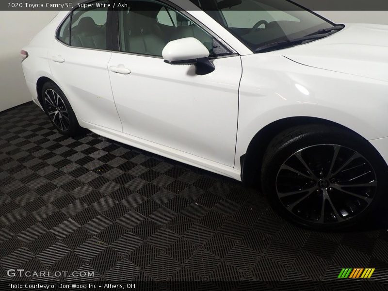 Super White / Ash 2020 Toyota Camry SE