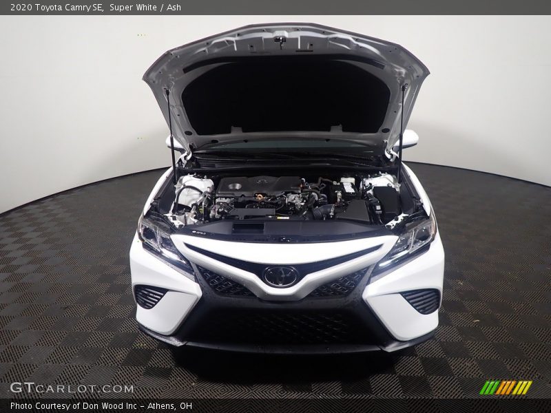 Super White / Ash 2020 Toyota Camry SE