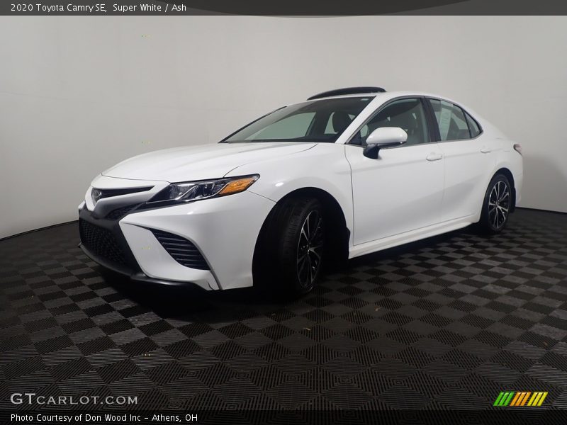 Super White / Ash 2020 Toyota Camry SE