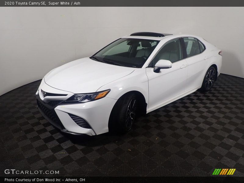 Super White / Ash 2020 Toyota Camry SE
