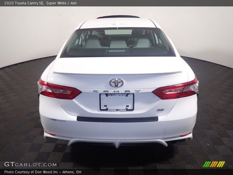 Super White / Ash 2020 Toyota Camry SE
